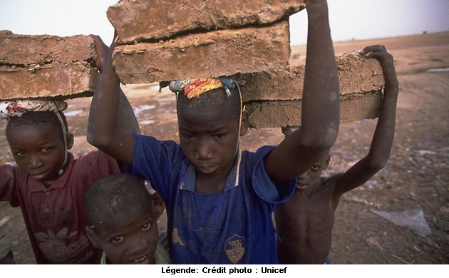 Vers une moralisation du travail international ?